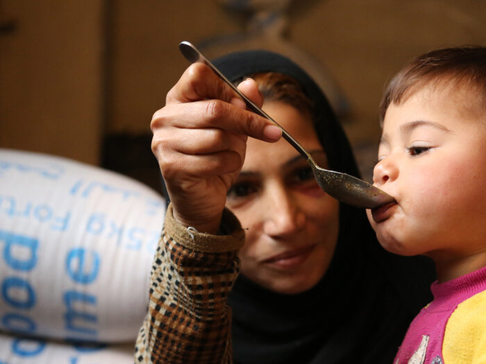 Syrisk mor mader barn