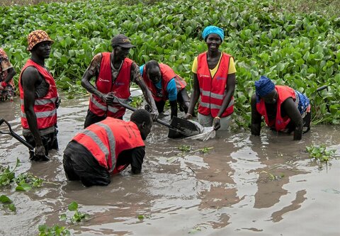 Mens historiske oversvømmelser rammer Sydsudan, holder nogle samfund sig tørre